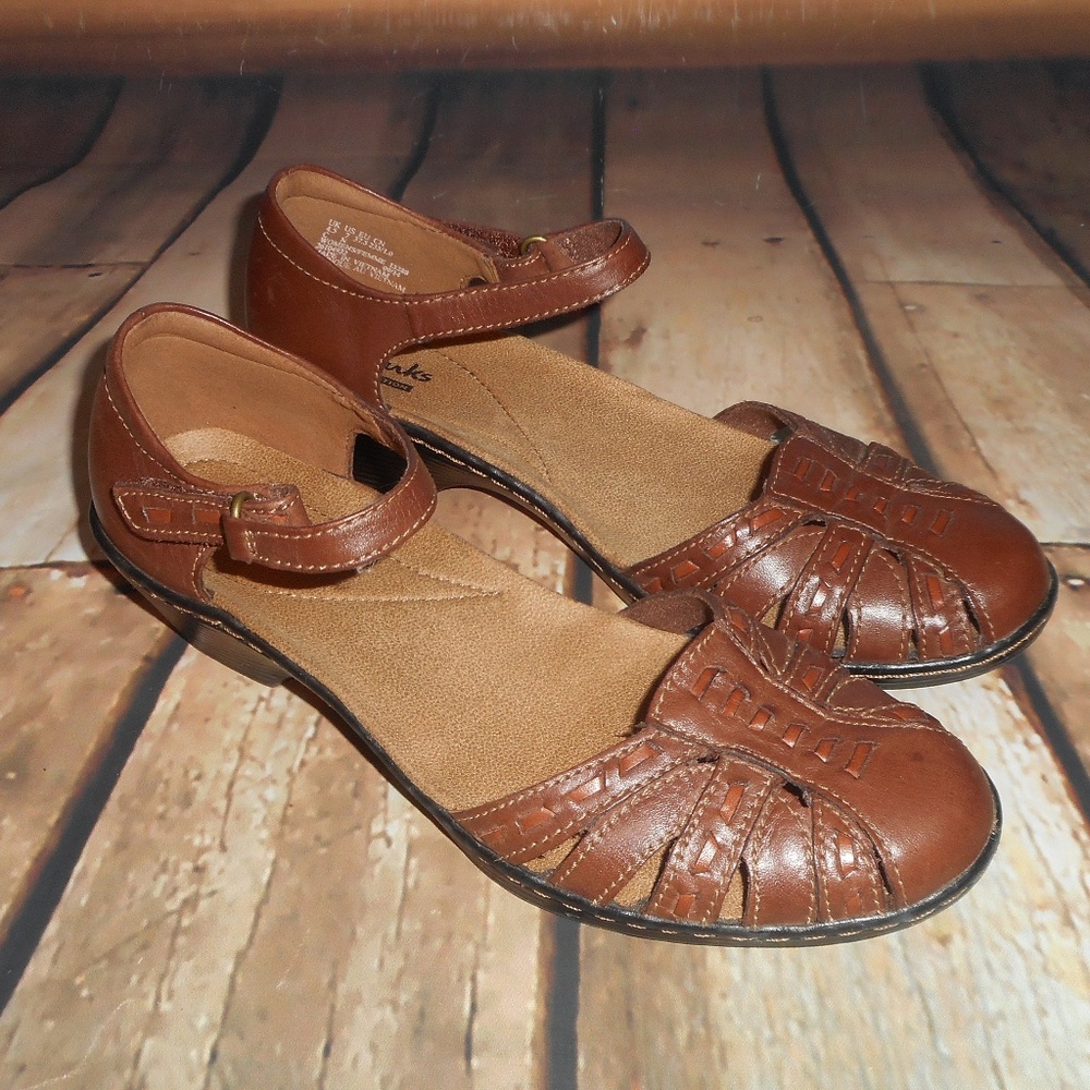 Clarks Collection Cushioned Closed-Toe Sandals